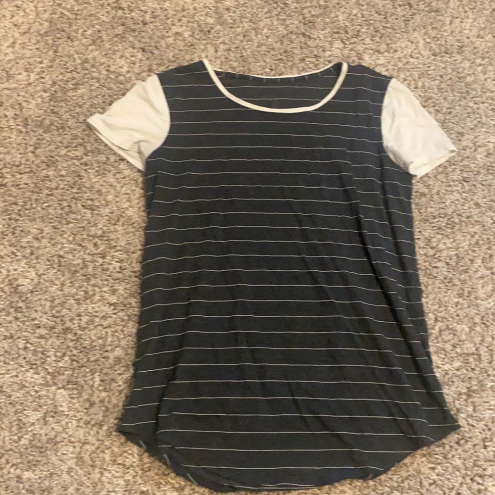 Lululemon t shirt